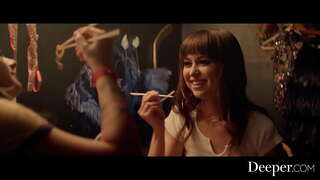 Daha derine. Seksi babes lezbiyen fuck zevk