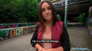 ציבור אַגענט תּלמיד ענדזשויז געטינג איר וואַגינע אריינגעדרונגען שווער דורך אַ פרעמדער ינ דרויסן אין פּראַג