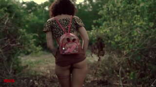 Antur yn rhyw Rhefrol ar Draeth Anghyfannedd