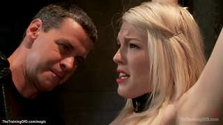 Te faoi cheangal blonde newbie Ella Nova faigheann cráite agus smachtaithe ag máistir James Mogul ansin tarraing agus fuck dick mór chun garbh gimp Owen Liath