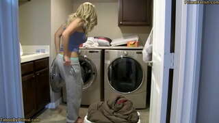 Моята мащеха Не ще Каже Моя отчиму, че Ние Трахаемся