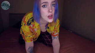 Stacy Kuu spanks hänen iso perse, kunnes hän ei voi ottaa enää