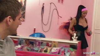 Buah Dada yang besar dan Bagus Ass Latina Remaja ditipu untuk Kasar pada Bekerja