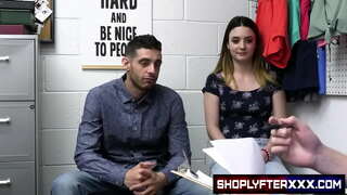 Ketika Kinsley Kane dan pacarnya ditangkap menggunakan kad kredit yang dicuri, pencegahan kehilangan mata pelajaran Kinsley untuk menyeluruh jalur dan rongga pencarian.