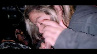 Aku mengambil naik dengan saya, untuk membantu seorang gadis muda dan lihat apa yang dia lakukan.