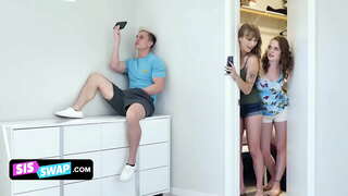 Siswap - ਅਜਿਨਕਿਆ Stepsisters ਹੈਟ੍ਰਿਕ ਆਪਣੇ ਵੱਡੇ Stepbros ਅਤੇ Fuck ਉਹ ਸੋਫੇ &#039; ਤੇ