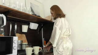 ���న్ని-సహజ పెద్ధ రొమ్ములు కలధి 40yr-old MILF Marta - రైజ్ అండ్ షైన్ హస్త ప్రయోగం