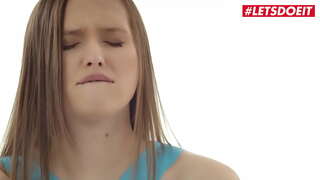 WHITEBOXXX - (Стейси Круз) - Съблазнителна Тийнейджър, Интензивно се Занимава с Любов С Любовника Си