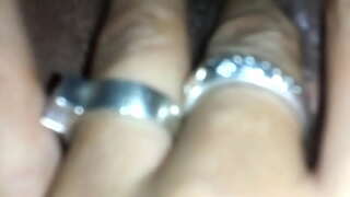 Медицинска сестра от Джексонвилла, щата Флорида, играе с киской за Крис Бэнга и сподвижници Big Bang