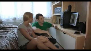 Geulis brunette gadis rides nepi lemak cock