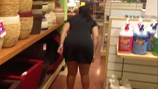 Culona mengajar pantat di kedai