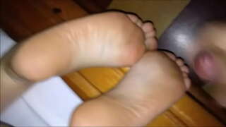 Gozando nas solas n 39 da minha amiga సెక్సీ