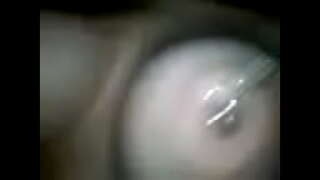 подруга ойнойт менен өзүнүн проколотыми сосками 1