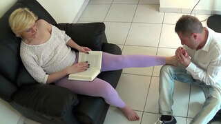 Облизывай краката ми и писай ти в устата