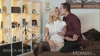 Blonde bureau patron est content qu&#039;elle triché sur mari avec office j.