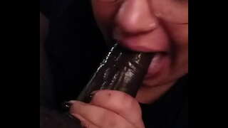 Nerdy පෙම්වතිය deepthroats