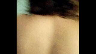 اس کے شوہر دھڑک رہا ہے اور اس نے مجھے دیکھ کر میری