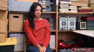 LP вяртае скрадзеныя рэчы, а затым трахацца з крамных злодзеем