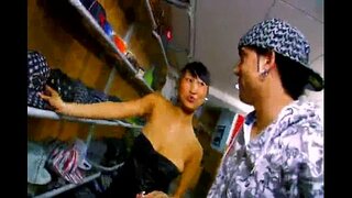 ���ารลีซวยโดย spaniard ในร้านขายของเขา