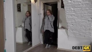 DEBT4k. बच्चे का भुगतान नहीं कर सकता के लिए ऋण के बड़े मम्मे तो कलेक्टर था मुश्किल