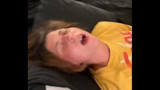 Slut බිරිඳ එක්ක නිදාගත්තා දෙකක් විසින් dicks