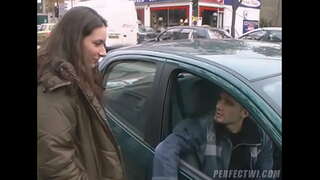 Velký fena v prdeli dva kluci vzali zastavit