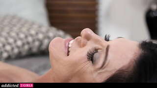 Inyathelo Lesi-Mom Fucks Yakhe Lesbian StepDaughter