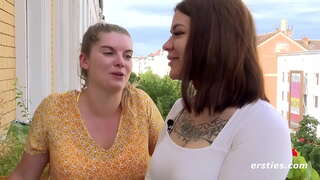 ���ุกซนมือสมัครเล่นแน่เลสเบี้ยนให้ทั่วทั้งบ้าน 